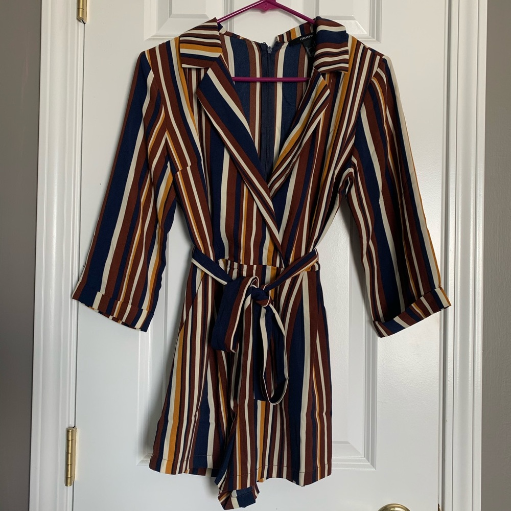 ❤️💙💛 Striped 3/4 sleeve romper size Small